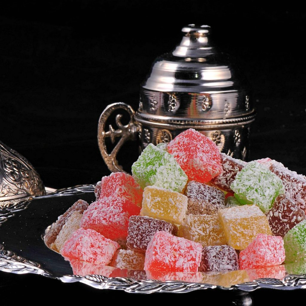 La fórmula se actualizó en el siglo XIX cuando la comercialización de este dulce se extendió, y ahora encontramos delicias turcas muy variadas.