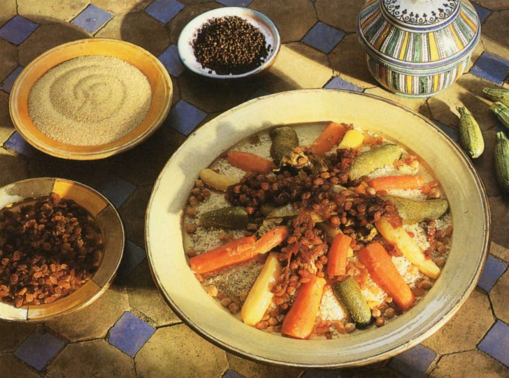 La célebre Fadalat al Jiwan o Los releves de la mesa, del andalusí Ibn Razin, escrito en el siglo XIII, cita el cuscús entre los platos que se rocían con caldo.