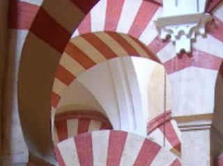 Arcos andalusíes de herradura.
