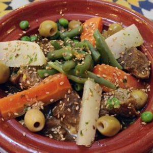 Tayin Cordero con Verduras del restaurante Balansiya. Valencia,