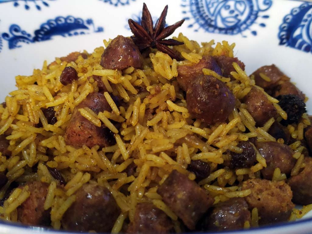 Arroz basmati estilo biryani con merguez de cordero.