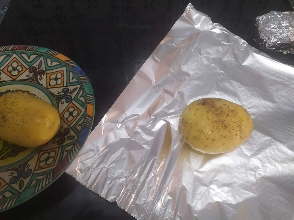 Patatas asadas enteras al horno