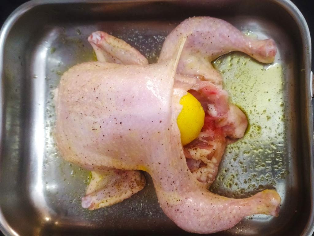 Pollo al horno con limón.