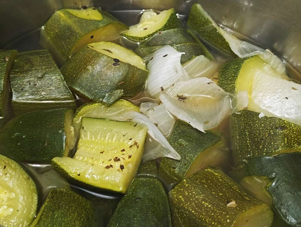 Crema de calabacín aromatizada.